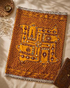 RANGYALI PICHORA MIRROR HAND EMBROIDERY detail 1